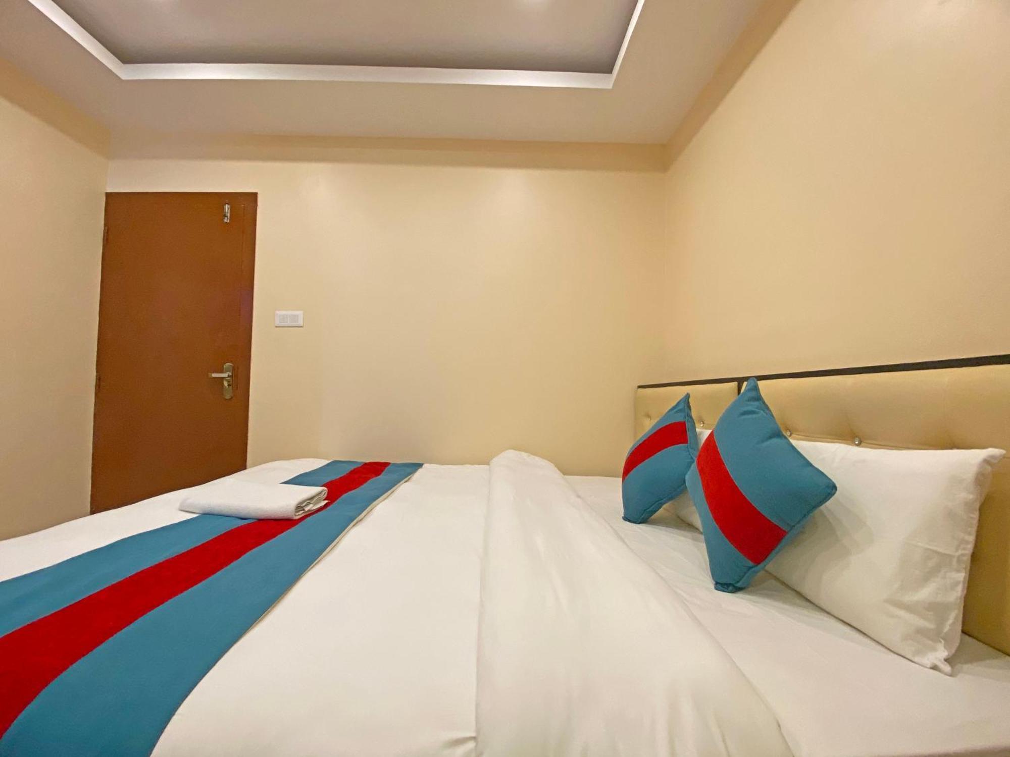Hotel Airport Holiday Kathmandu Exterior photo