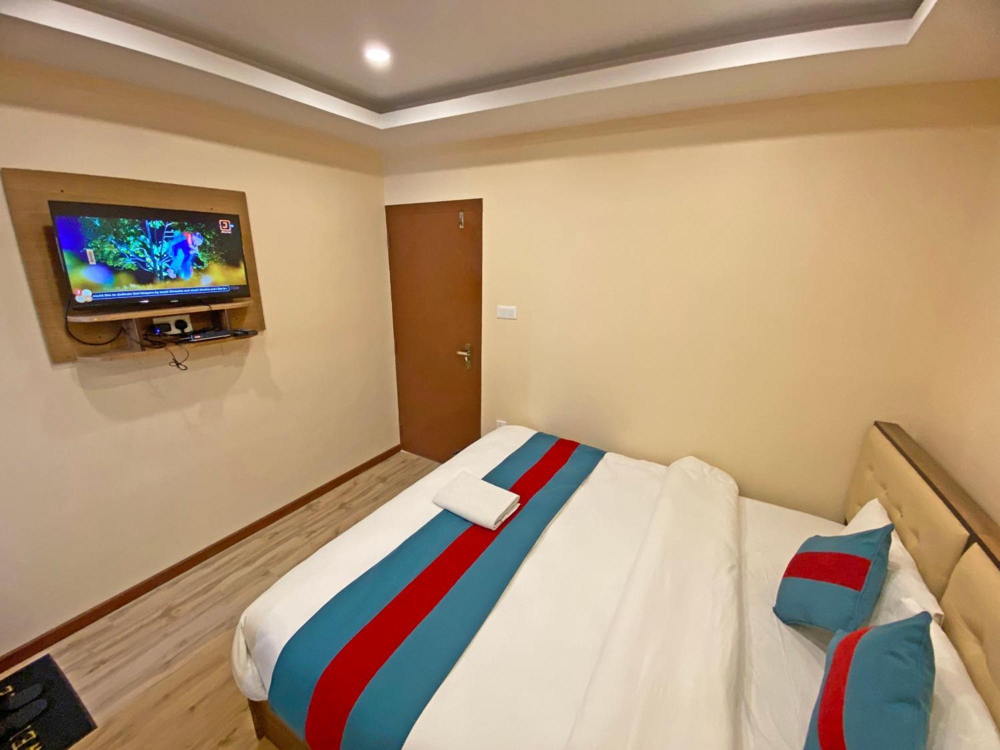Hotel Airport Holiday Kathmandu Exterior photo